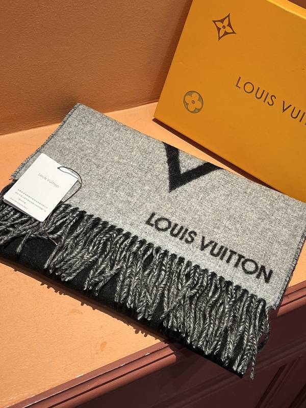 Louis Vuitton Scarf LVC00469